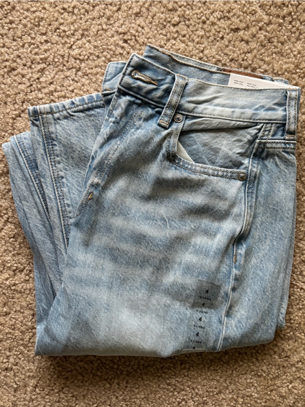 NWT American Eagle Mom Jeans